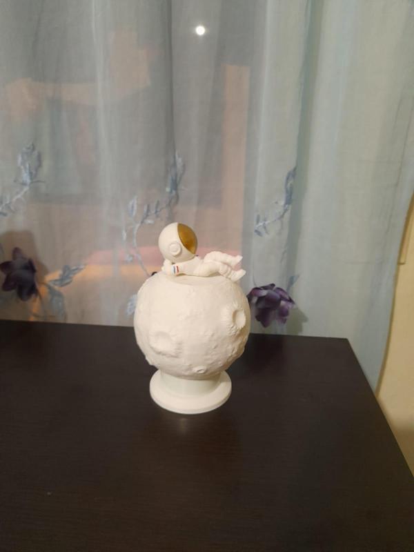 astronaut lamp lying down