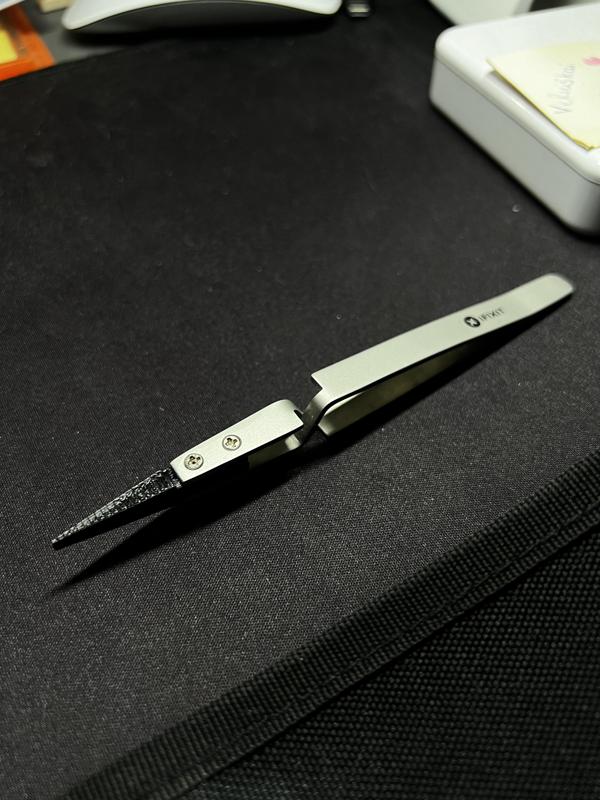 iFixit tweezers tip