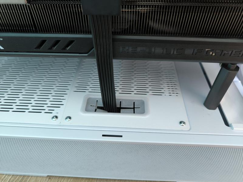 Lian Li Lancool 216 bottom plate V2 with TPU Grommet