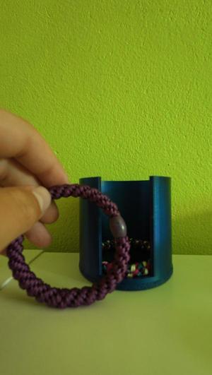 Kknekki Holder