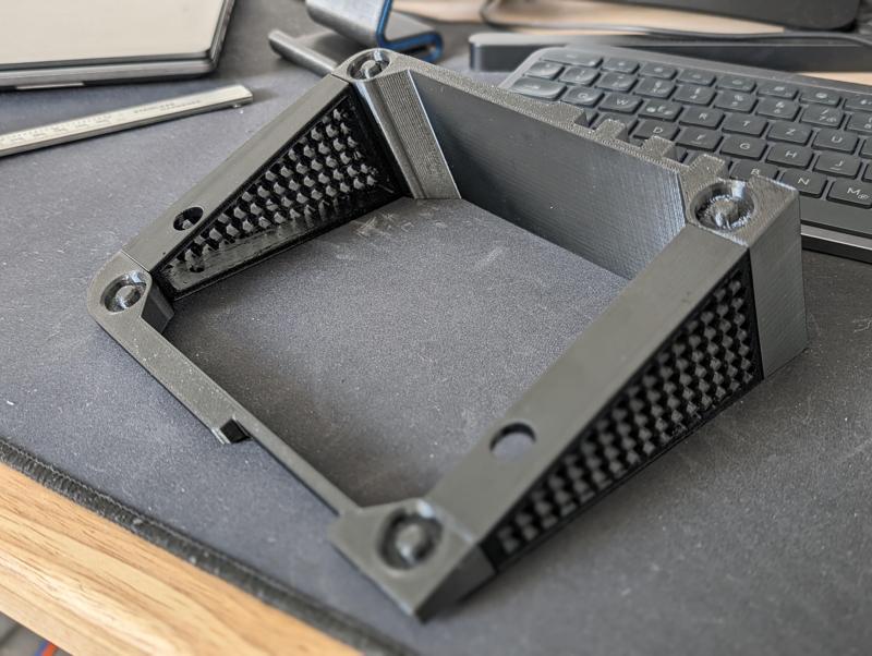 Makita DC18RC wallmount