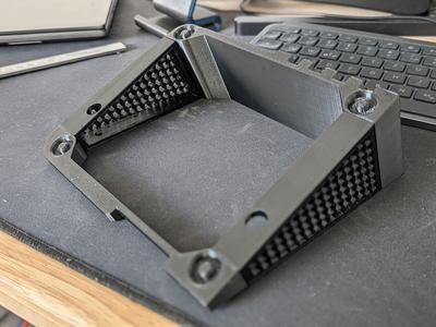 Makita DC18RC wallmount