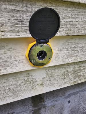 Aquor House Hydrant vinyl siding mount