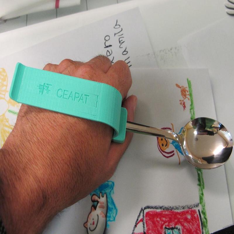 Palmar  clamp for cutlery/Pinza palmar para cubiertos