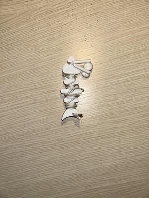 Lisca di pesce per avvolgerci le cuffiette e il cavo del carica batteria