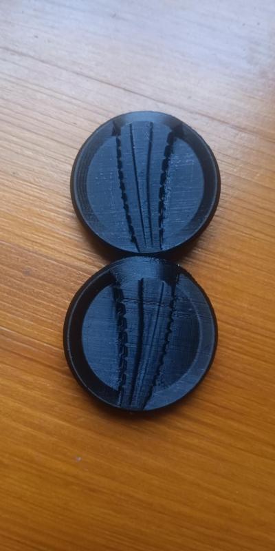 Screw for fixing the glass on the motorcycle helmet