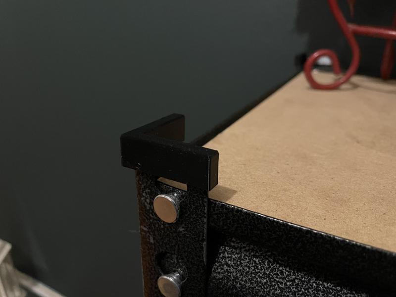 32mm Angle Iron Shelf Cap