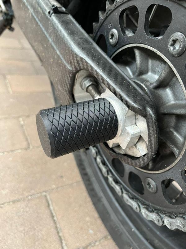 KTM 690 SMC R Achsschutz hinten / KTM 690 SMC R Axlesliders rear