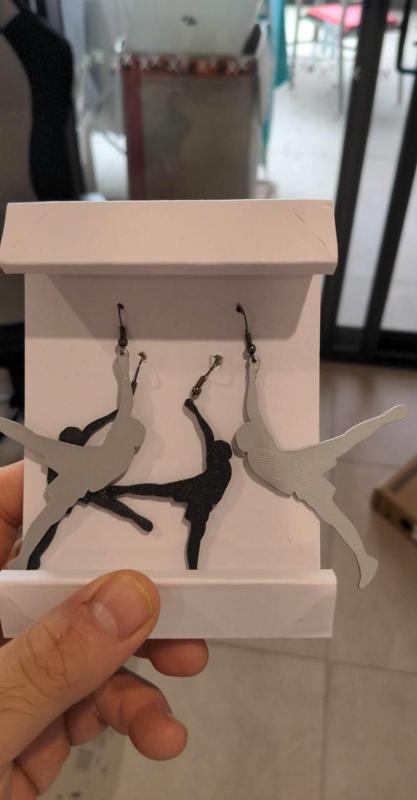 Dancing earrings
