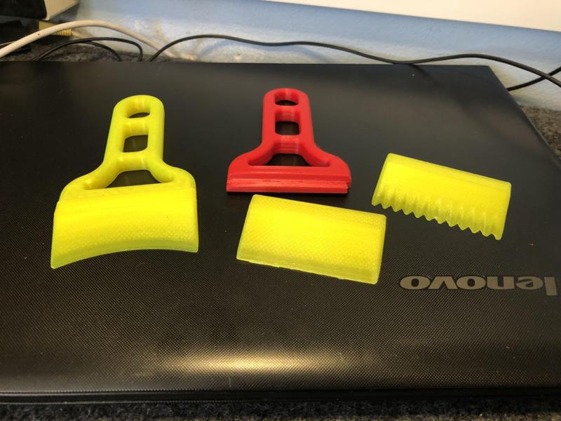 Printer bed scraper re-usable.