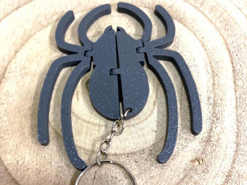 Articulated spider keychain