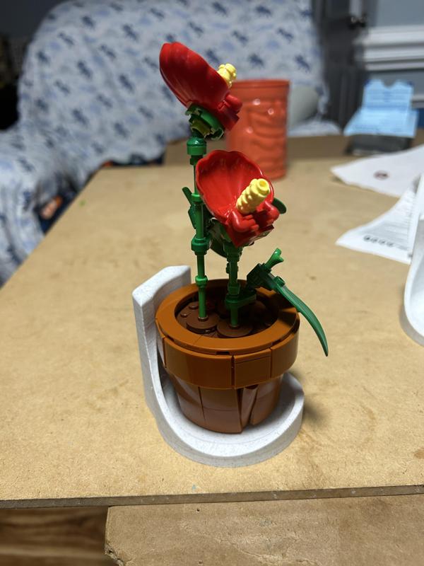 Lego Tiny Plants 10329 Wall mounted plant holder