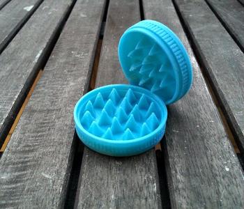 Herb Grinder / Moulin à herbe