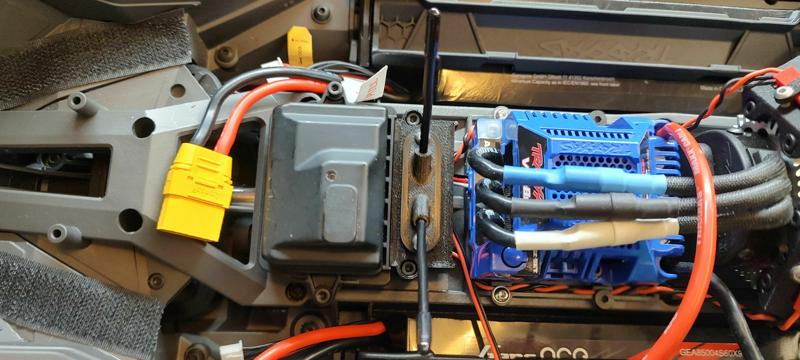 Traxxas XRT 7724 dual antenna holder