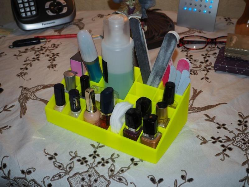 Nail varnish box