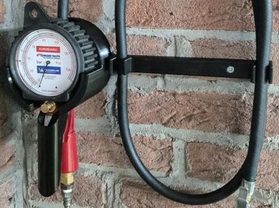 Michelin Eurodainu wall holder