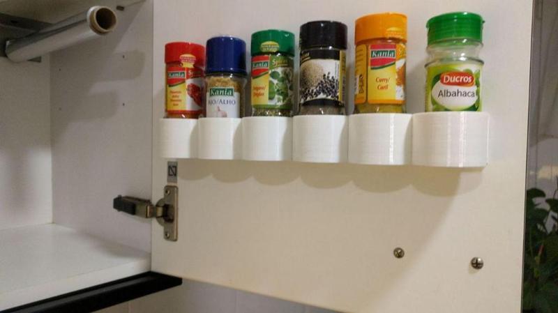 Hiru espezia poteentzako euskarria II - Soporte de tres tarros de especias II - Support of three spice jars II