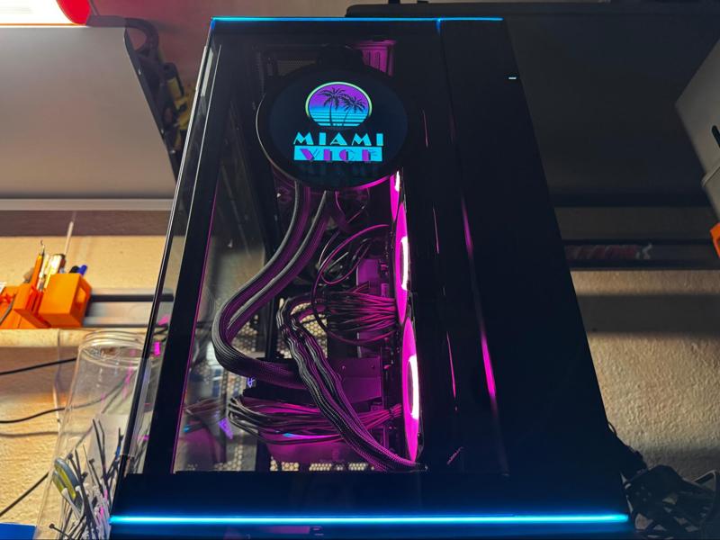 Waveshare 5" Round LCD Mod For Lian Li O11D