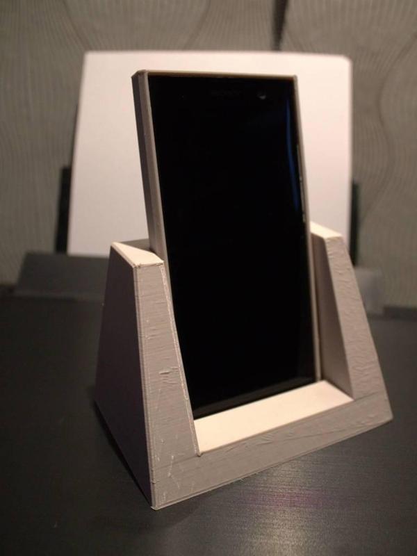 Very stable stand for Xperia XA1