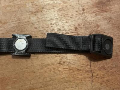 Magnetic clip for osprey water hose for camelbak