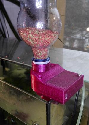  Aquarium Fish Feeder  - Programmable - With 9g Servo 