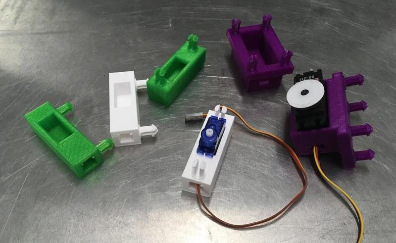 Servo Holders for cardboard creations
