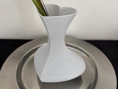 Heart-Shaped Modern Vase - 2 versions