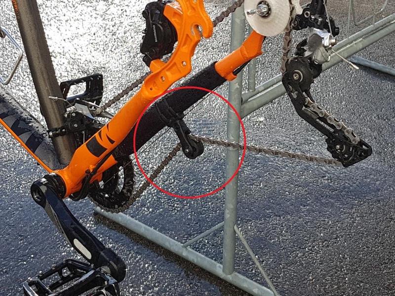 Chainguide with roller wheel