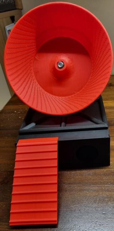 Hamster house, matching the running wheel. (House)