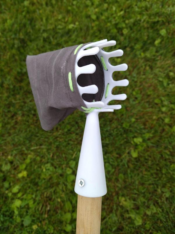 Small fruit picker head garden tool