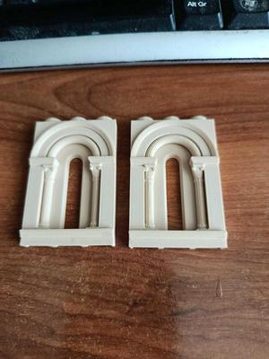 Exin castles, Romanesque window 4 wide in halves