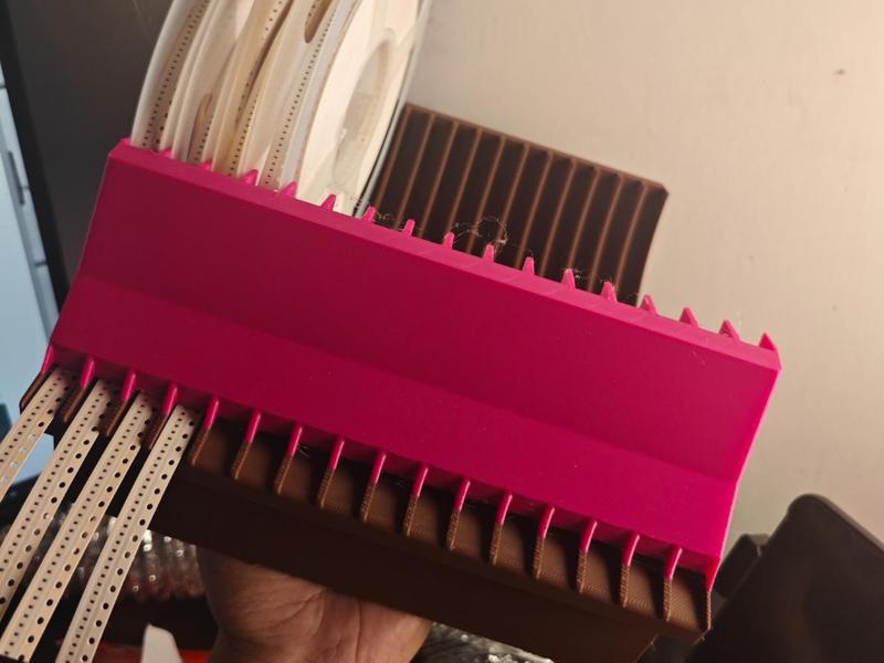 16-slot spool holder