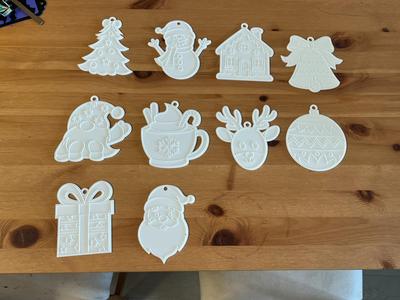 Christmas tree decoration colouring sheets