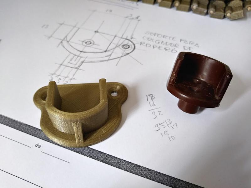 Wardrobe bar support