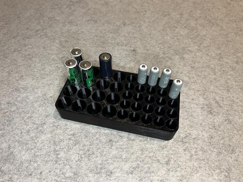 Battery holder for 16x AA and 25x AAA batteries