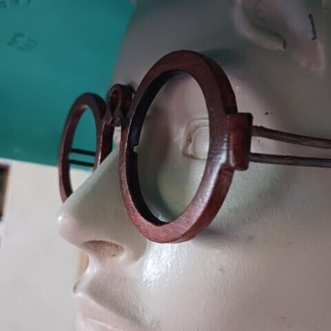 Mizu's glasses temples in Blue Eyes Samurai