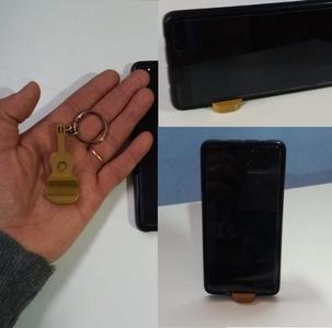 Guitar keychain -  phone stand / llavero guitarra para teléfono