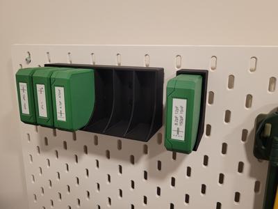 Skadis holder for Clamshell parts boxes
