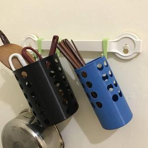 Utensil holder