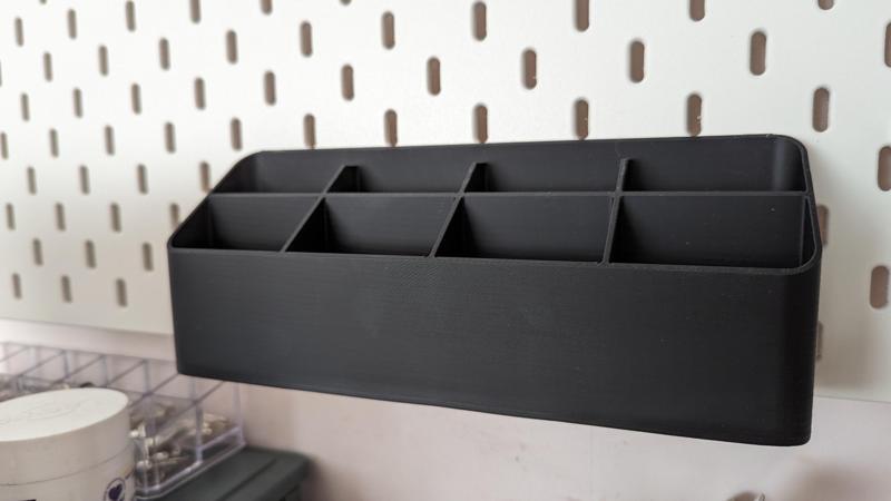 Skadis slanted 8 sectioned container