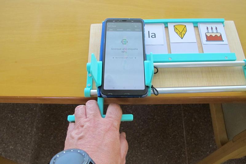 Soporte para móvil utilizando el lector NFC como comunicador