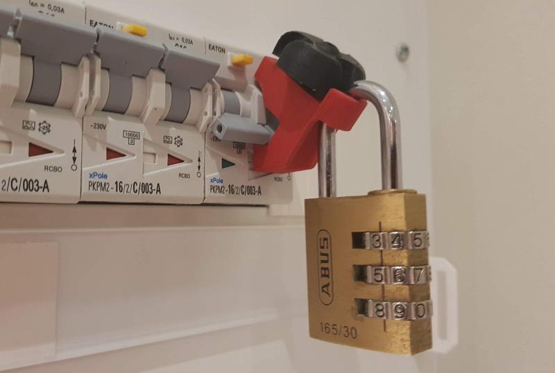 Universal Fuse Locks - Lock & Tagout
