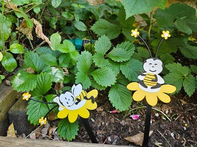 plant bee decoration