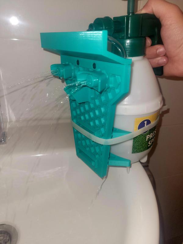 Portable eyewash mask for lab safety