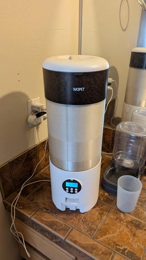 Extension made for Wopet robotic cat feeder
