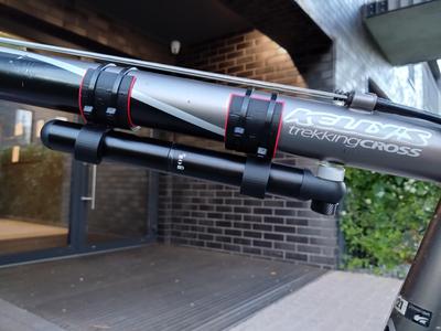 Bike pump clip-in holder