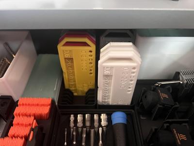 OPEN SCAD - Gridfinity swatch bin to fit Extrutim swatches