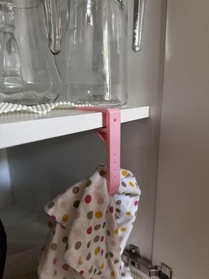 Shelf hanger