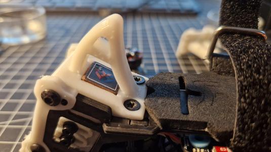 JeNo 3 mini aileron avec mini GPS FlyFishRC M10 integré