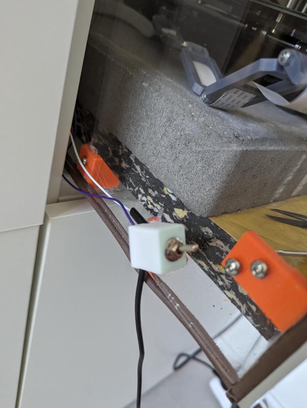 Side-mounted 2/3 state toggle switchbox